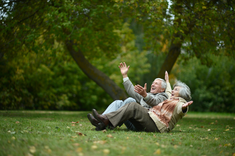 Beautiful,Happy,Old,People,Sitting,In,The,Autumn,Park